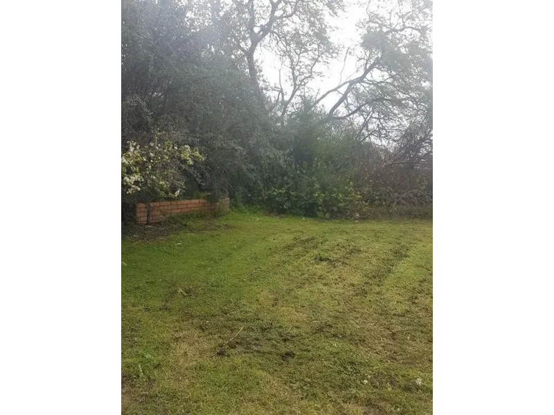 A Charming 3 Bedrooms symmetrical stone front home with large formal lounge and seperate family/dining room