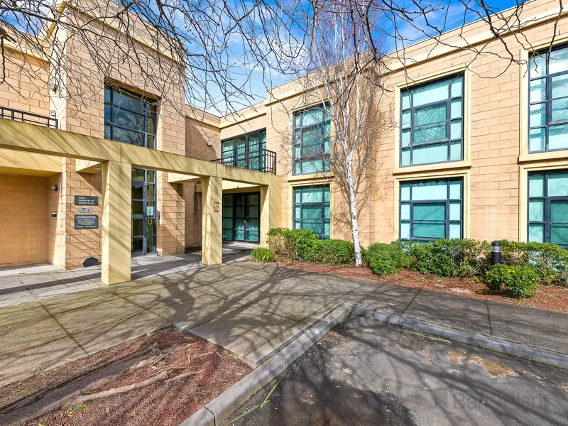 SERVICED APARTMENT OPPORTUNITY! **INVESTORS ONLY NOT FOR OWNER OCCUPIERS**