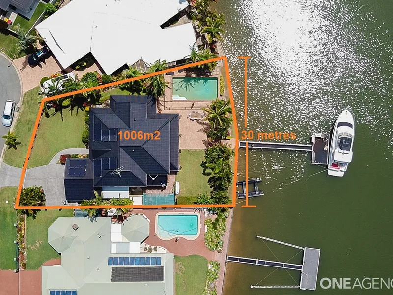Canal Buyers Paradise - 1006m2 block with 30 metre canal frontage