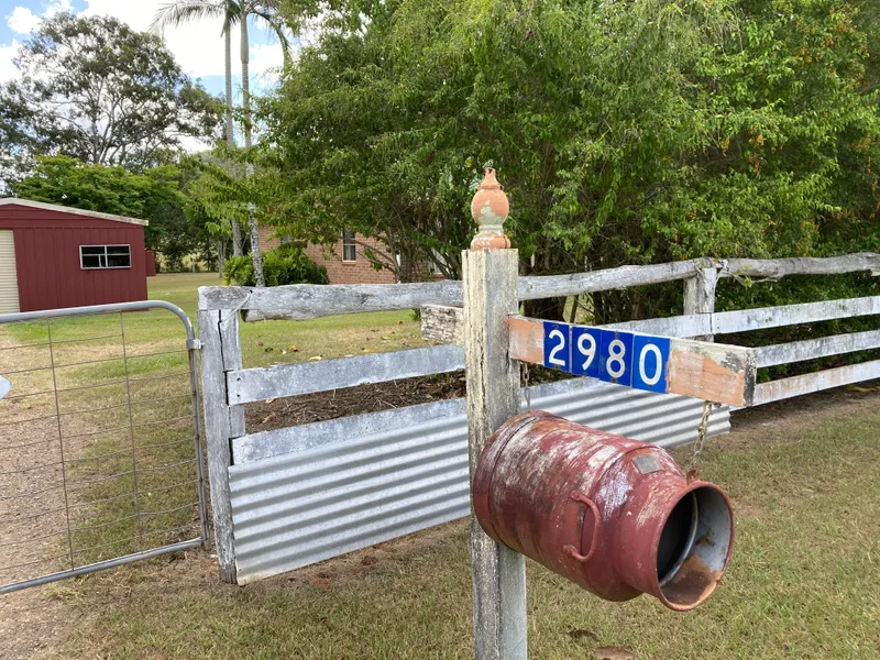 Brick, 4 Bed, 1 acre, Country Aspect