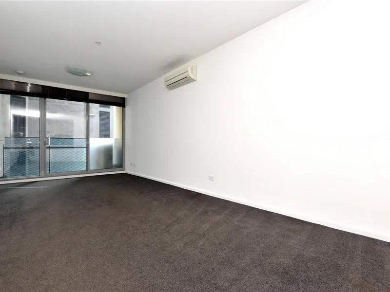 Spacious Two Bedroom Apartment Right In The Heart Of Southbank