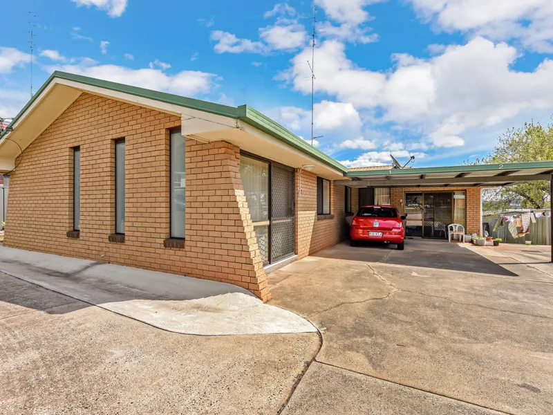 Well Positioned Duplex with Excellent Tenants!