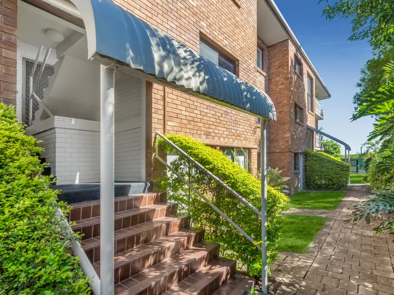 Looking for Bachelor or Bachelorette or Investor Offers Over $299,000