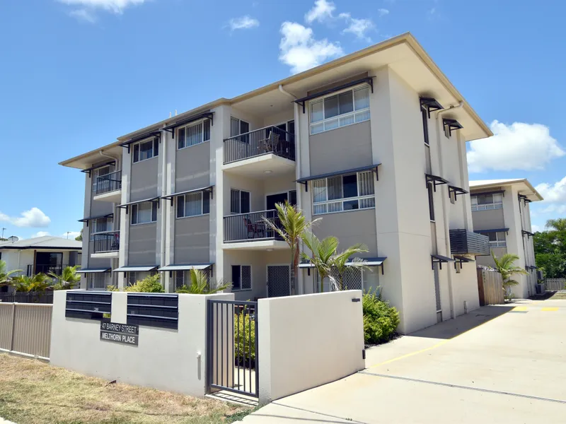 :: 2 BEDROOM, 2 BATHROOM FURNISHED UNIT JUST MINUTES FROM THE BEACH