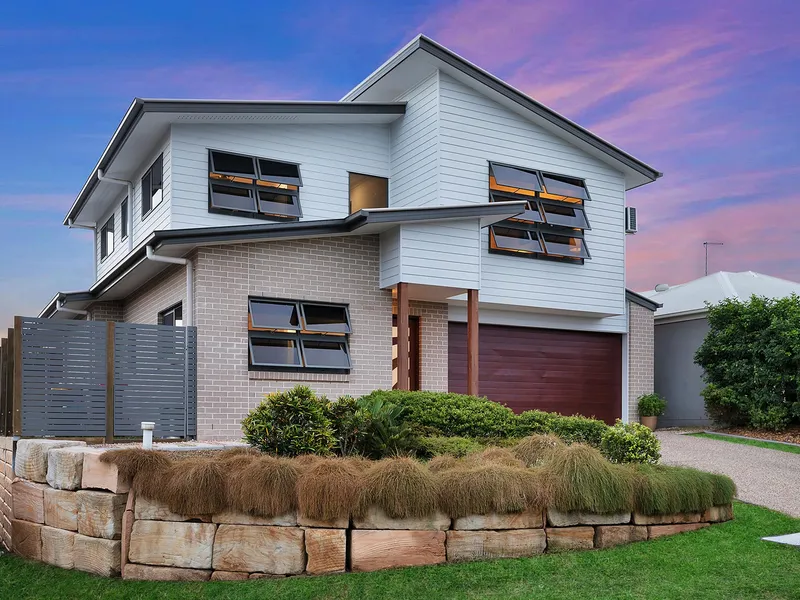 PERFECT PRESENTATION AND POSITION IN CENTRAL WARNER LAKES!