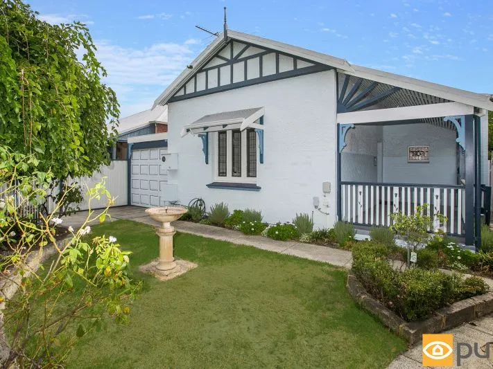 STUNNING HOME WITH POOL & SLEEPOUT!