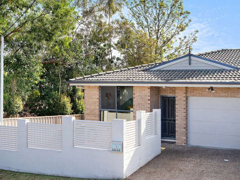 WELL PRESENTED TOWNHOME- AIR-CONDITONED PLUS PET FRIENDLY