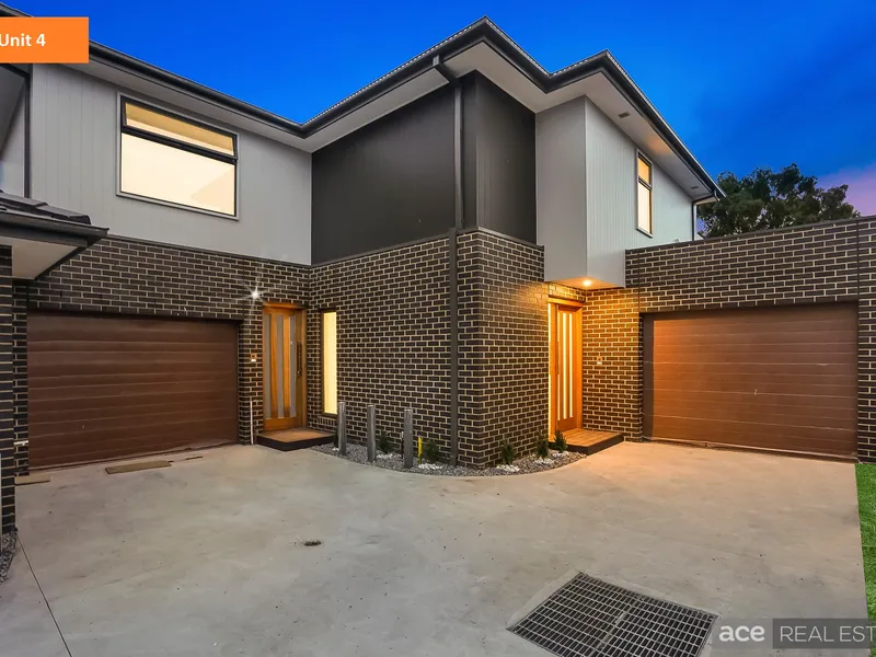 Spectacular Luxury Residence in Finest Location!!!