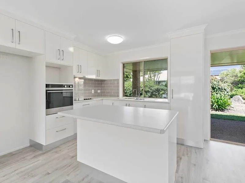 Stand alone unit, fully refurbished, with open plan living