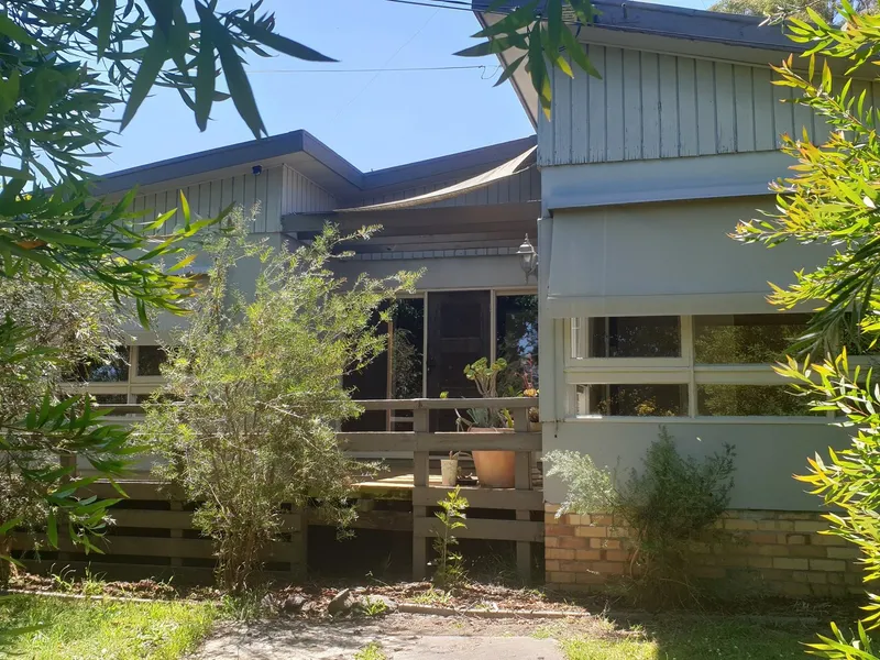 Price Reduced - Light filled 3 BR Home on spacious 716m2 block: Suit Family or Investor/Landlord