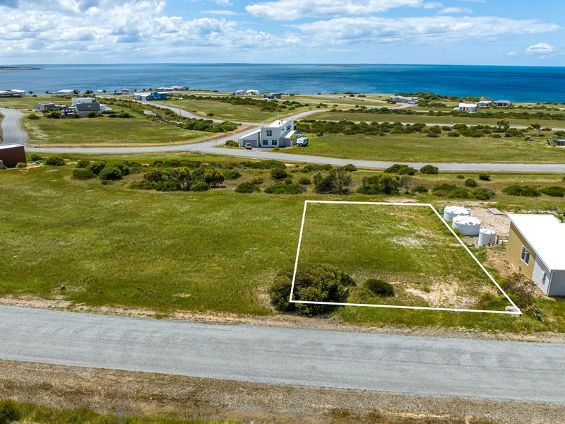 Fall in love with the breathtaking beaches of Point Boston and stunning ocean views...