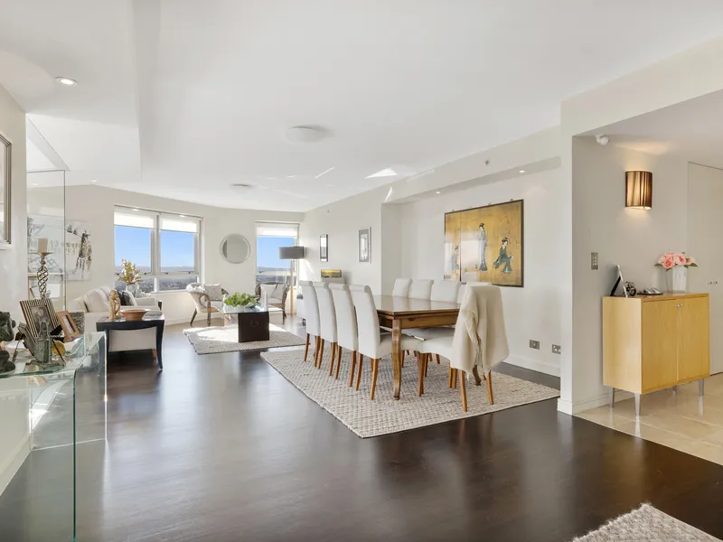 SUB-PENTHOUSE WITH SPECTACULAR VIEWS