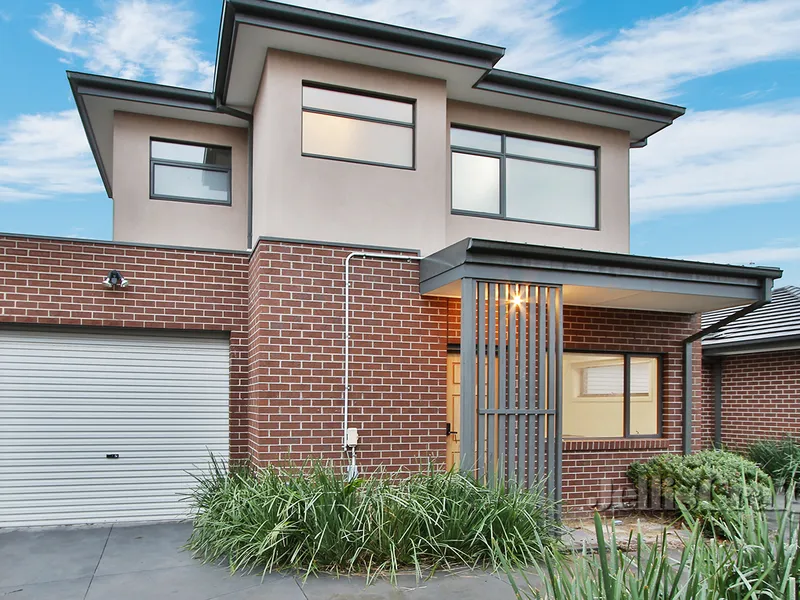 2-Bedroom Low Maintenance Breeze in a Convenient Location