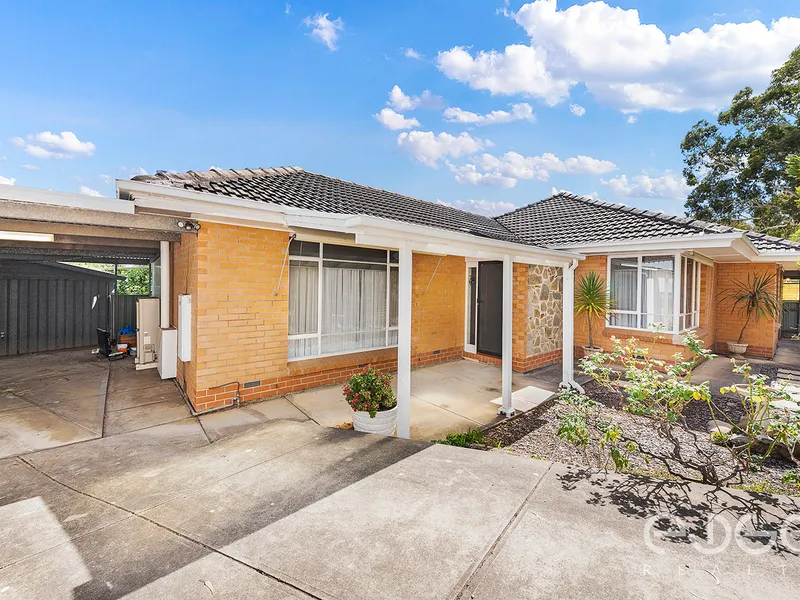 3 Bedroom 2 Living Area Home 