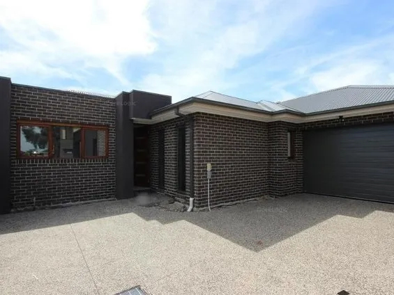 Well maintained , centrally located unit!