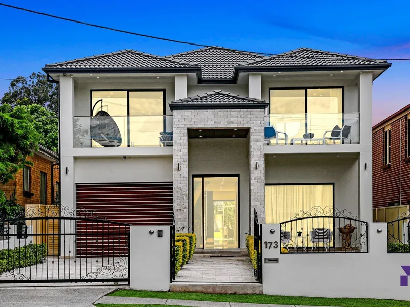 Striking family masterpiece on 727.2sqm made up of custom luxuries