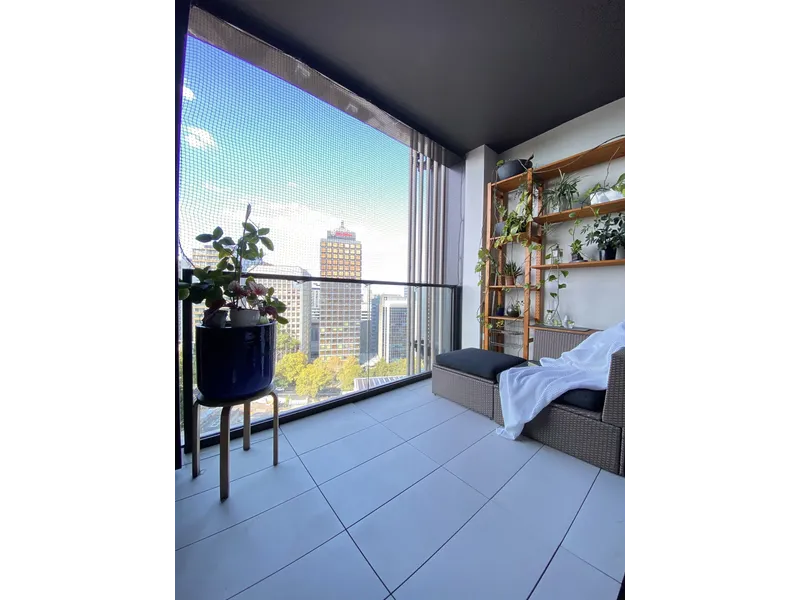 Two Bedroom Stylish Apartment with Lovely District Views!