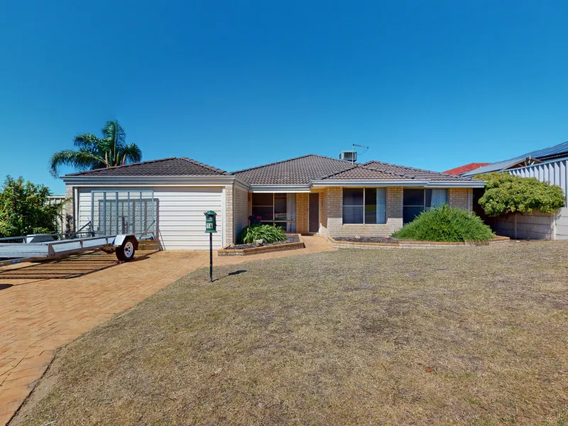 Investor's Dream: Renovate and Profit in Kinross!