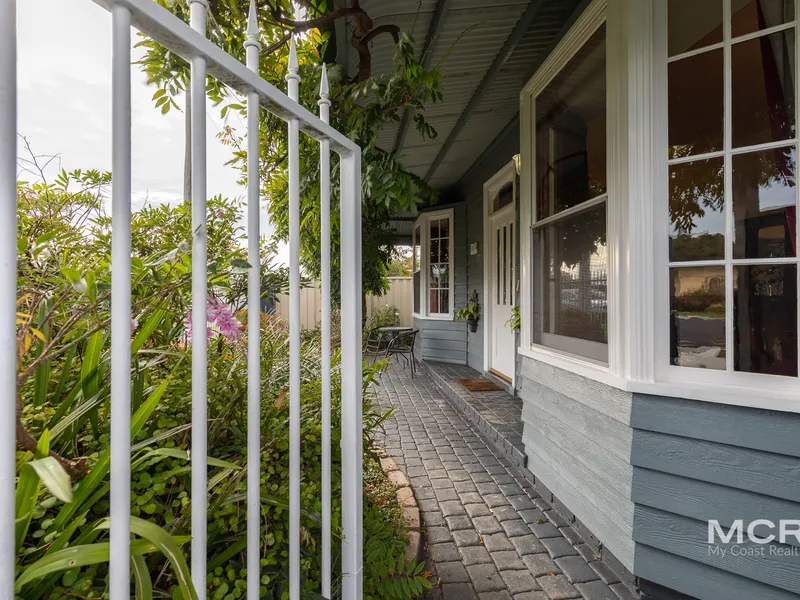 COTTAGE CHARM IN THE HEART OF TOWN