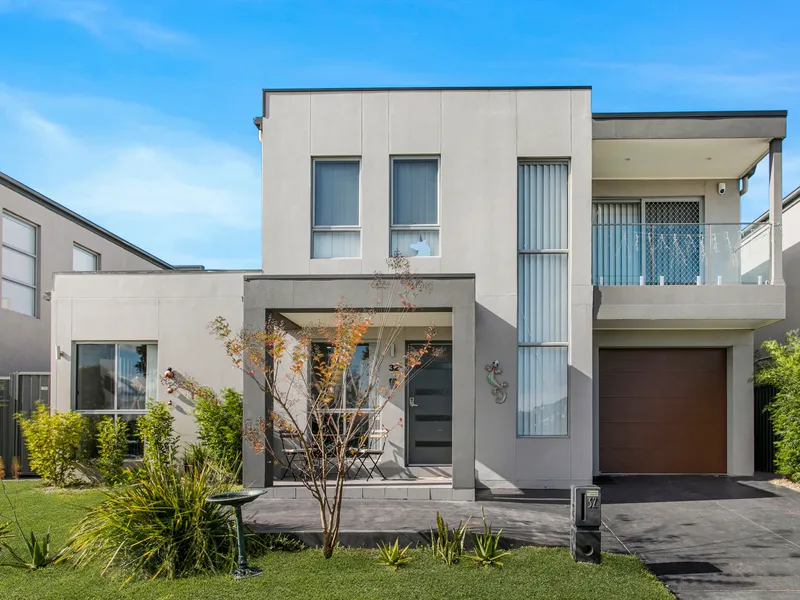 MODERN LIVING WITH PARKLAND VIEWS