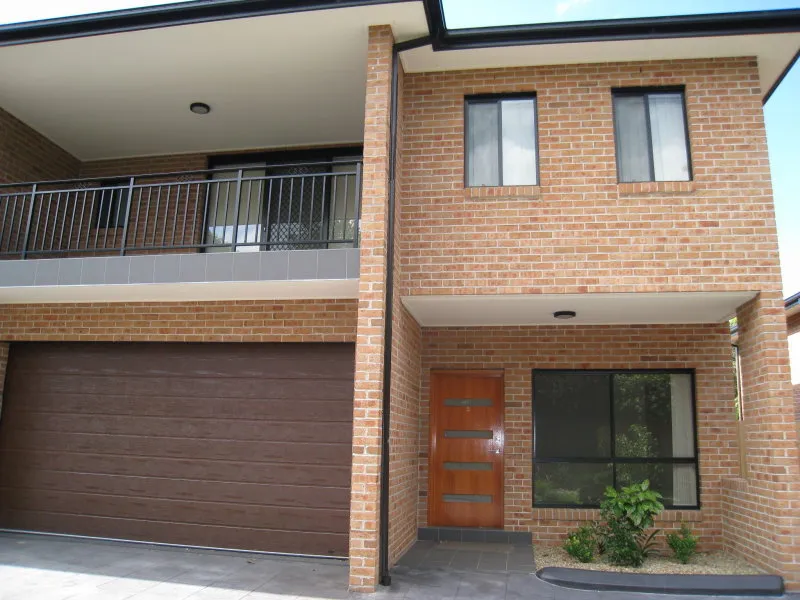 STUNNING EXECUTIVE TOWNHOUSE!!!