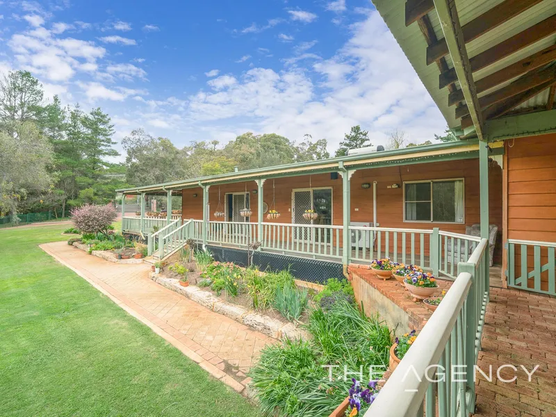 Big Block, Unique Home In The Heart of Mundaring