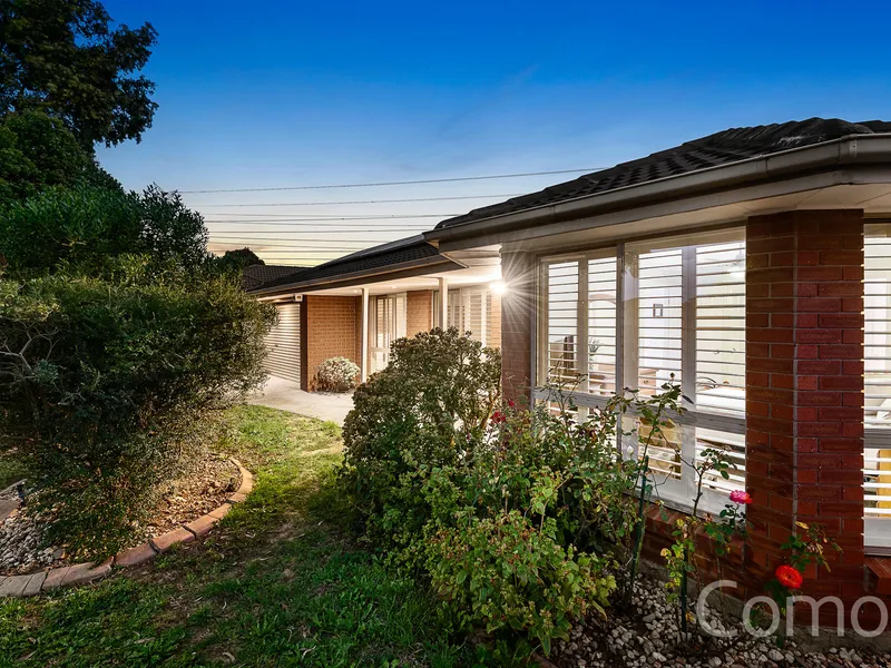 Prime Location Walk to Westfield & Train