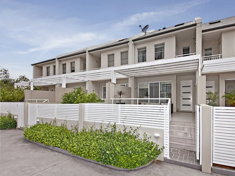 Modern 3 Bedroom Townhouse In A Peaceful setting INSP: TUE 13/4 at 5.40pm-5.55pm