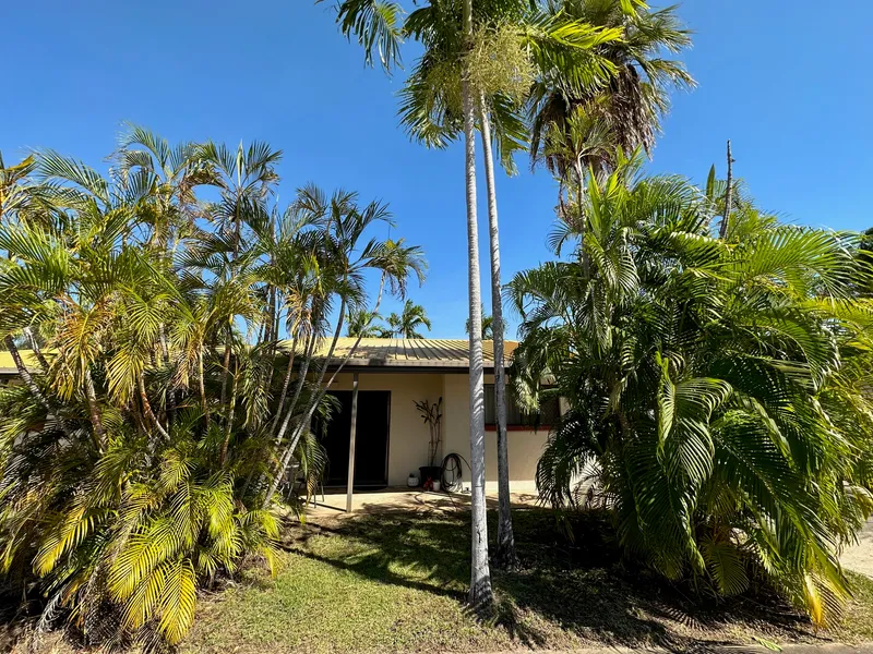 BRINKIN - Renovated airconditioned Villa with fenced courtyard in sought after location