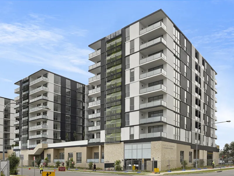 Harts Landing - As New Top Floor Mountains Views