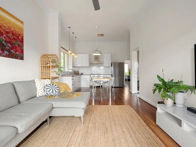 STYLISHLY RENOVATED & CONVENIENTLY LOCATED