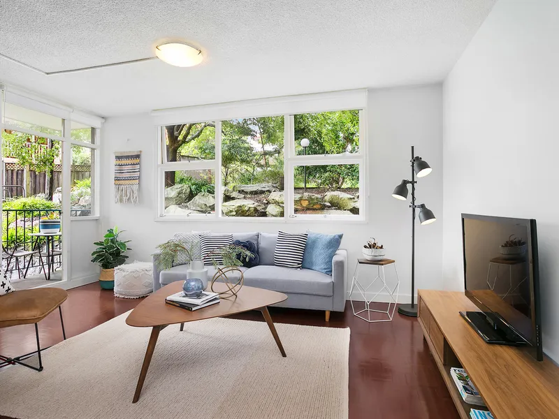 Renovated apartment in tranquil yet central cul-de-sac