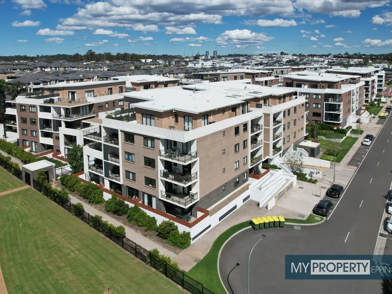 ENORMOUS HOUSE-SIZED APARTMENT WITH THE LOT...TOTAL AREA: 176SQM
