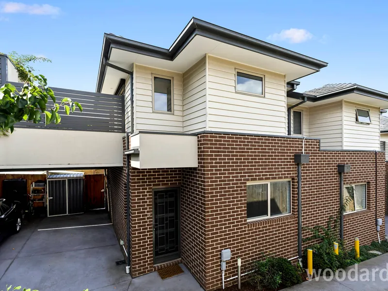 Stylish Contemporary Living, Superb Location