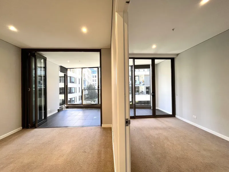 Spacious One Bedroom apartment situated in the building Sirius development.