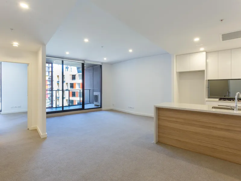 Waterside Luxury & Brand New 1 Bed, 1 Bath, 1 Study + 1 Car Space