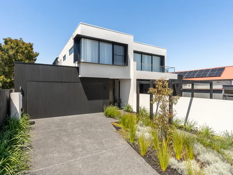 Architectural Excellence in Brilliant Beachside Position