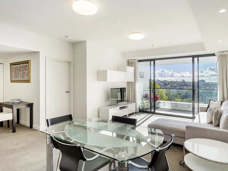 BELVEDERE | Large One Bedroom!