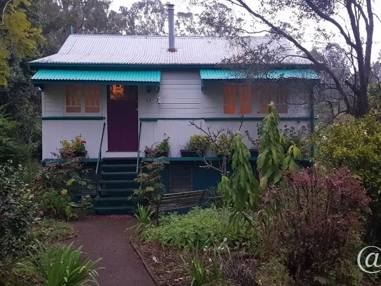 Beautiful Timber/ Iron orb high set house in Ravenshoe- Characteristic of the mid-1900s