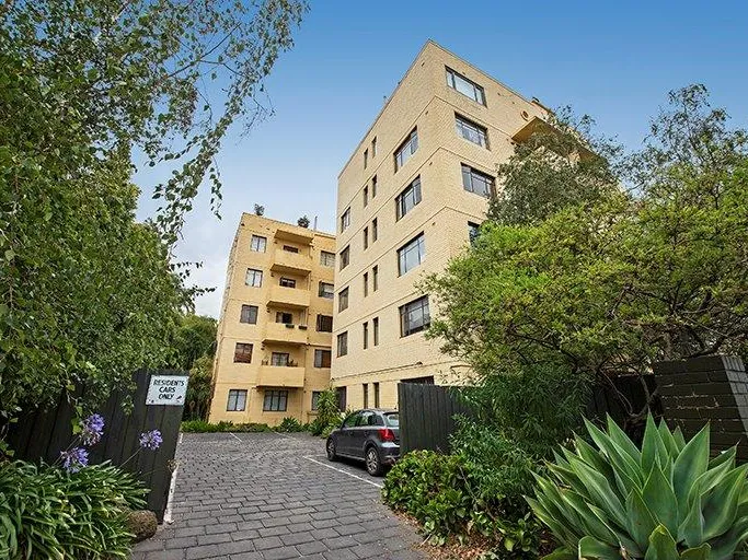 GREAT LOCATION | EASY LIVING | GENEROUS SIZE