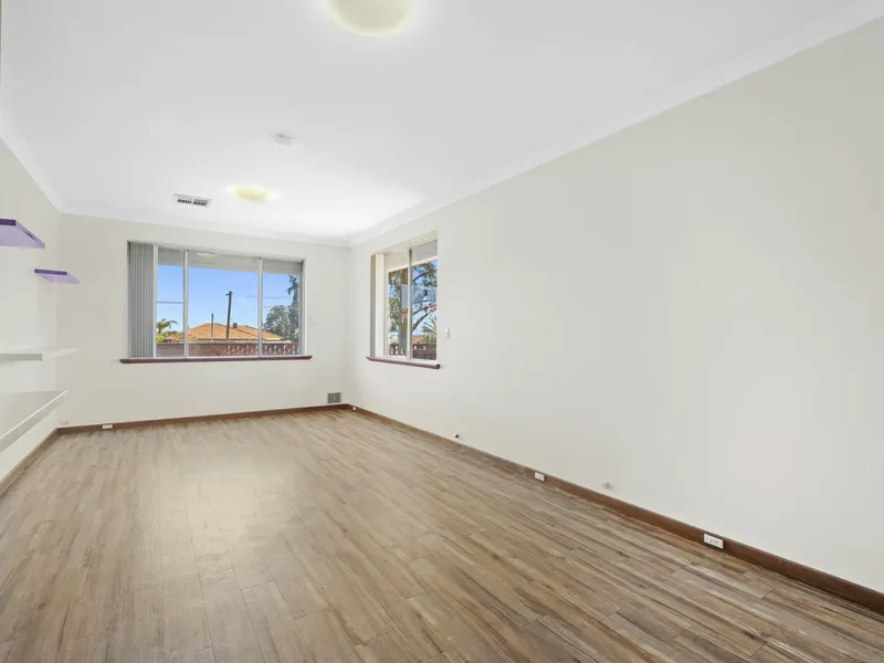 RENOVATED THREE BATHROOM DUPLEX