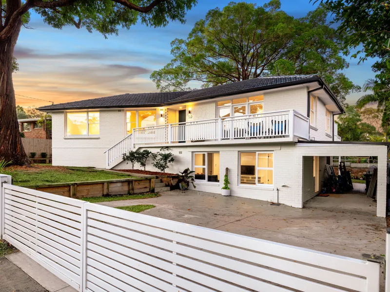 Sunlit Contemporary Entertainer with an Uplifting Sense of Space in Whisper Quiet Setting