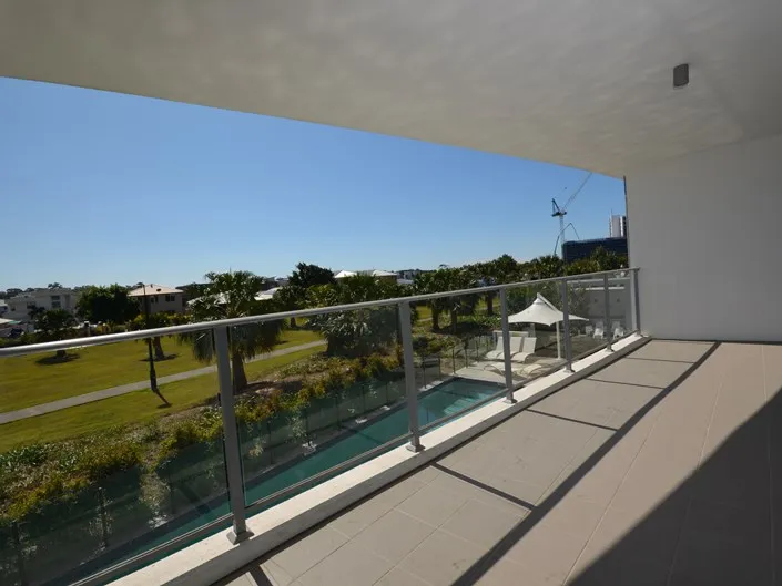 ETESIAN - AT HARBOUR QUAYS