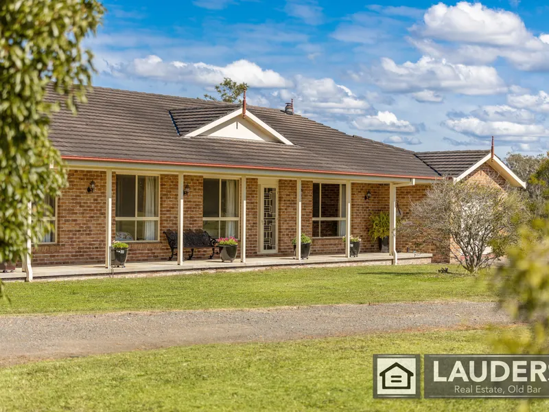 Superb 10 Acres on Oxley Island