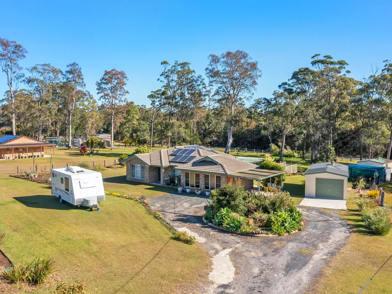 SIZABLE 5 BEDROOM FAMILY HOME