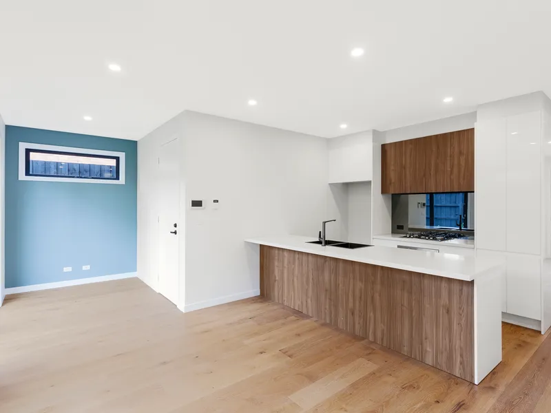 Brand New Townhouse On The Corner Of Caulfield South