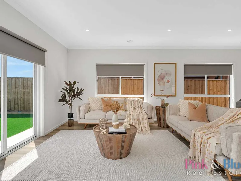 16 Wasim Cct, ROCKBANK- FAMILY HOME AVIALABLE FOR RENT!