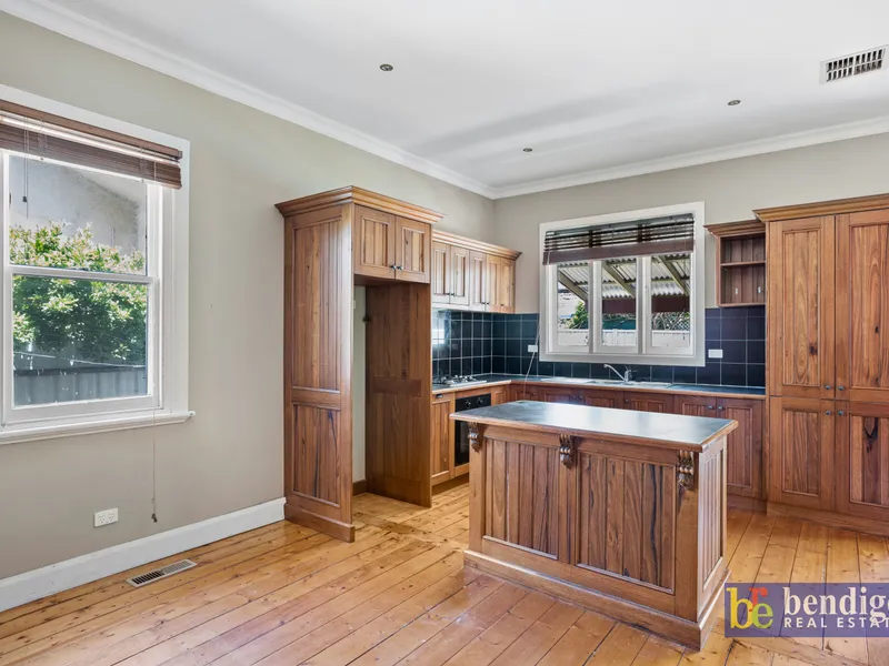 SUPERBLY PRESENTED QUARRY HILL