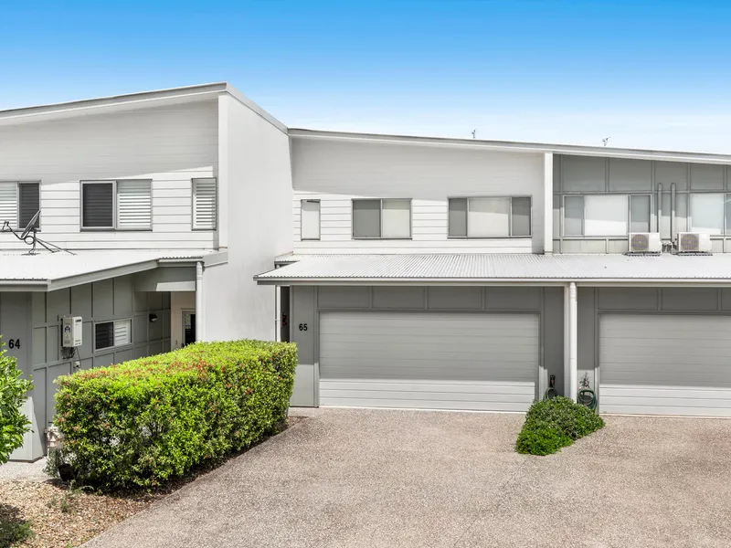 INDULGE IN LOW MAINTENANCE LIVING - YOUR BAYSIDE LIFESTYLE STARTS IN THIS LUXURIOUS TWO-STOREY TOWNHOUSE