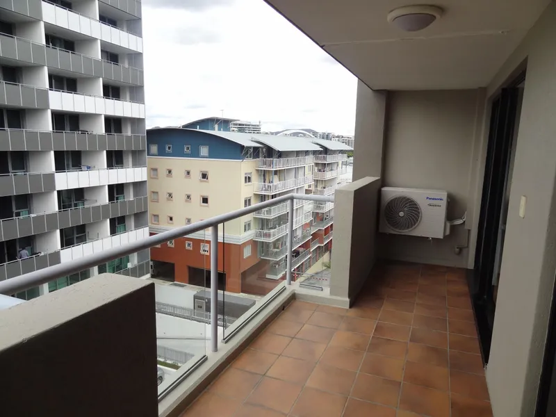 Fully Furnished One Bedroom Apartment Located in the Riverside Hotel Complex In South Brisbane!